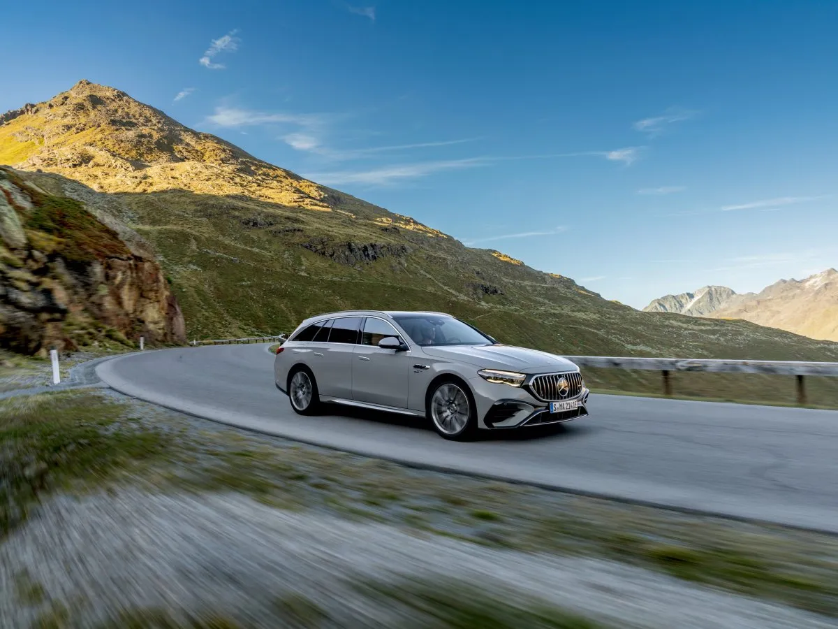 Mercedes-AMG Trieda E T-Modell na horskej ceste