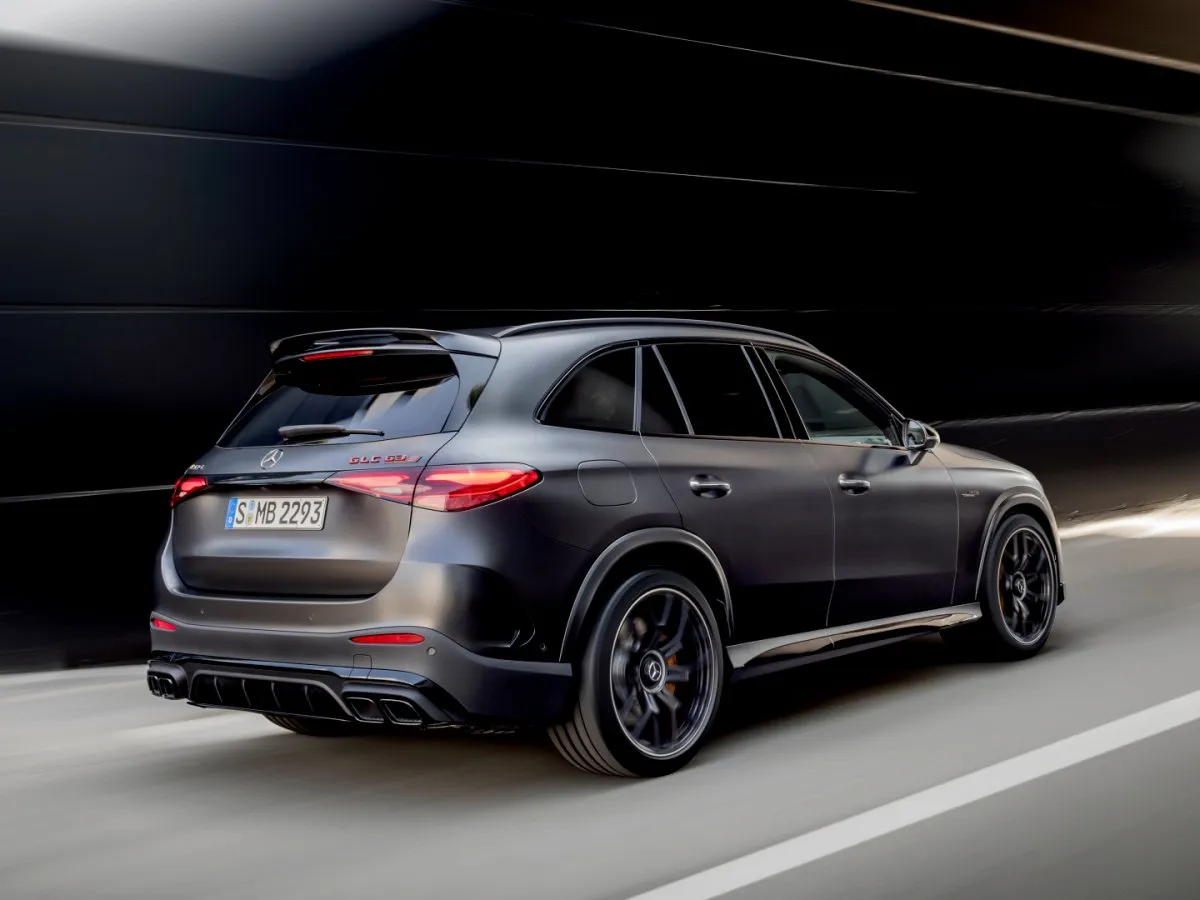 Mercedes-AMG GLC menet közben