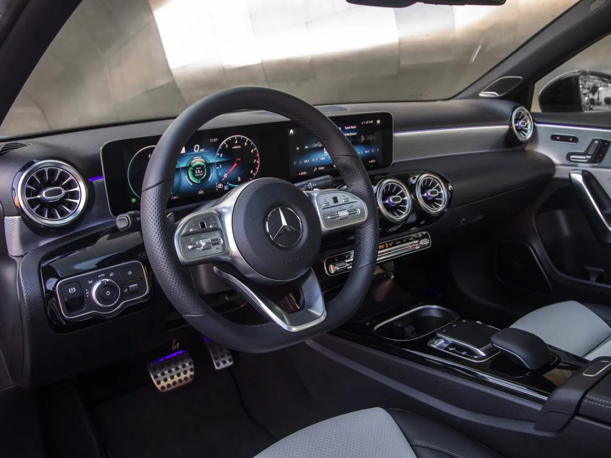 Mercedes-Benz Trieda A – interiér, palubná doska