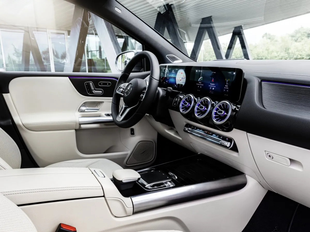 Mercedes-Benz Trieda B – interiér, palubná doska