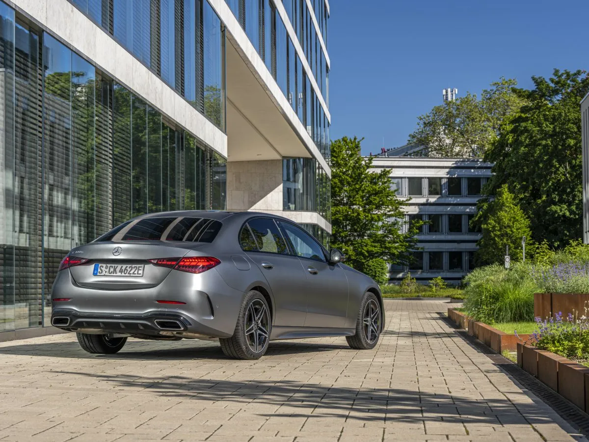 Mercedes-Benz C-Klasse Dreiviertelansicht von hinten