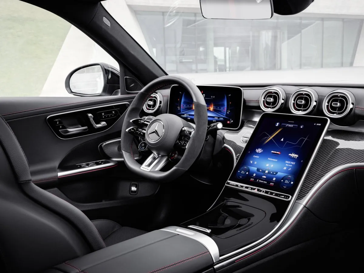 Mercedes-Benz Trieda C interiér, prístrojová doska