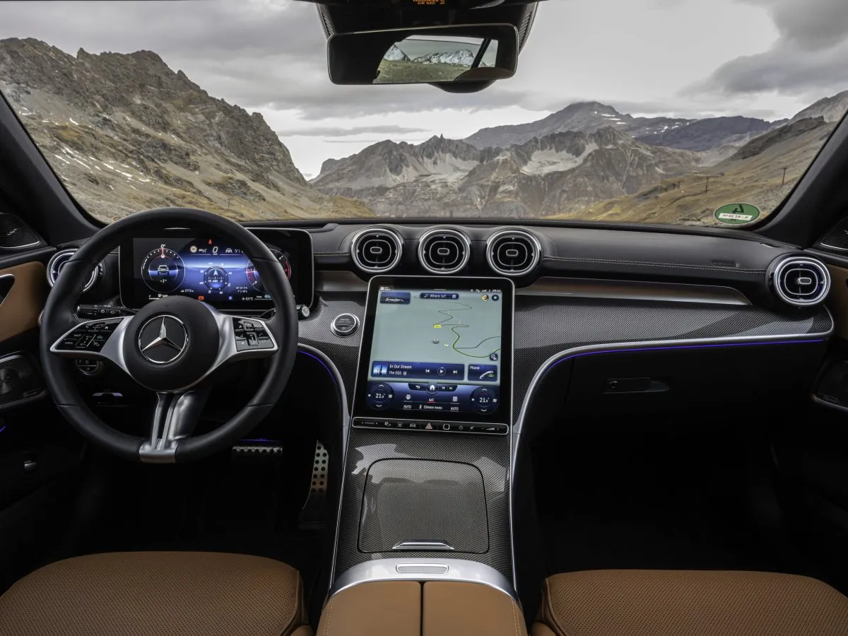 Mercedes-Benz C-Class Estate interior, dashboard