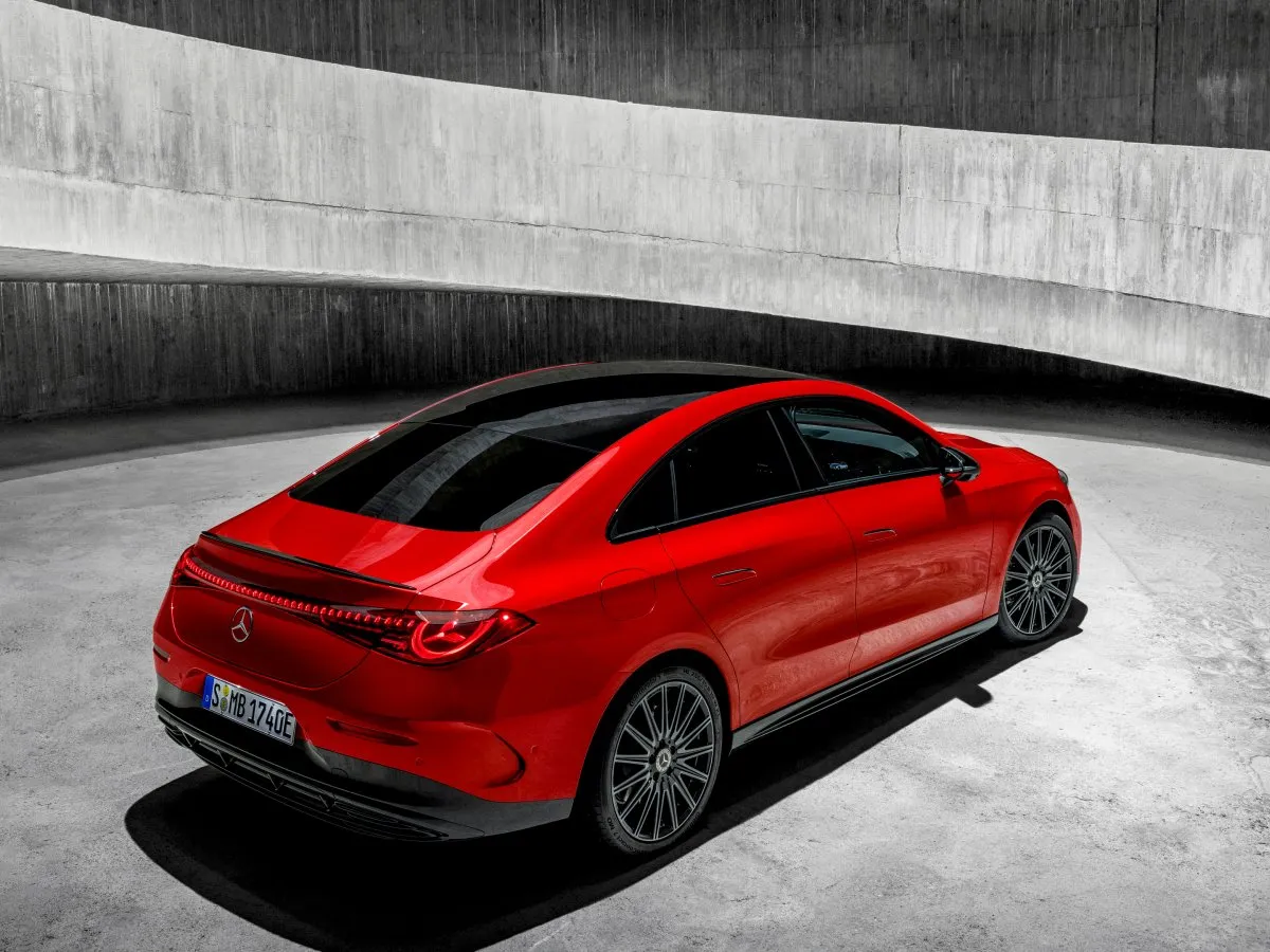 Mercedes-Benz CLA Dreiviertelansicht von hinten