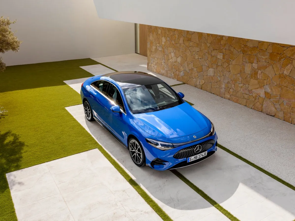 Mercedes-Benz CLA in Blau, Ansicht von oben