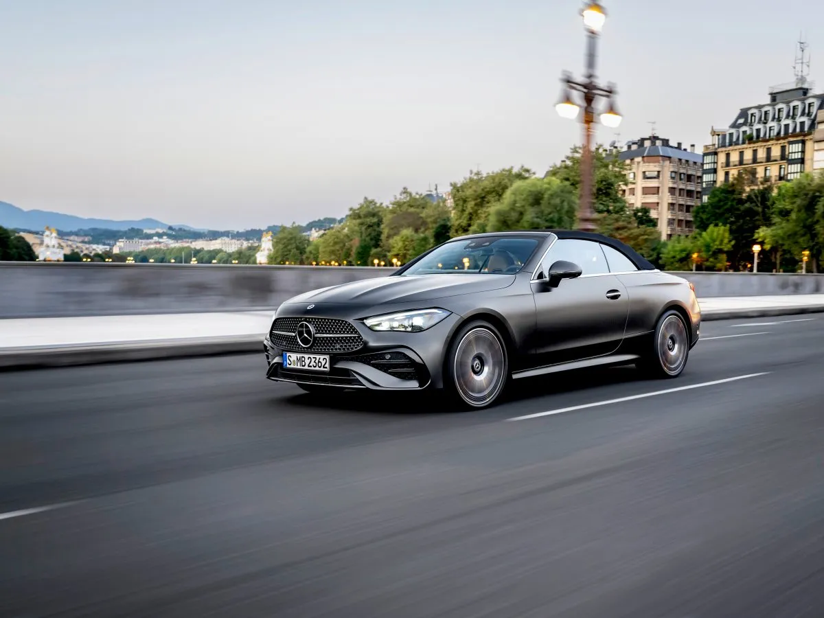 Mercedes-Benz CLE Cabrio počas jazdy