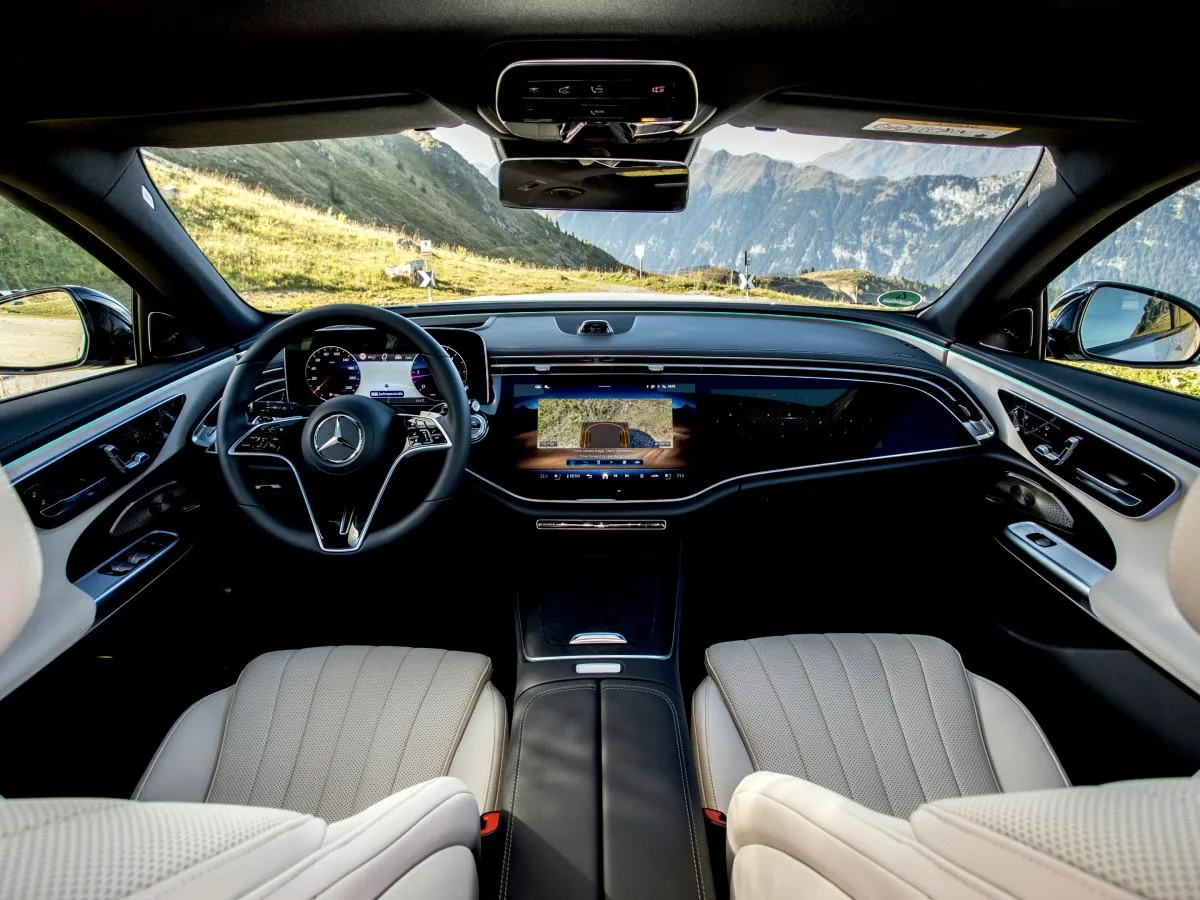 Mercedes-Benz E-Klasse T-Modell Cockpit-Detail