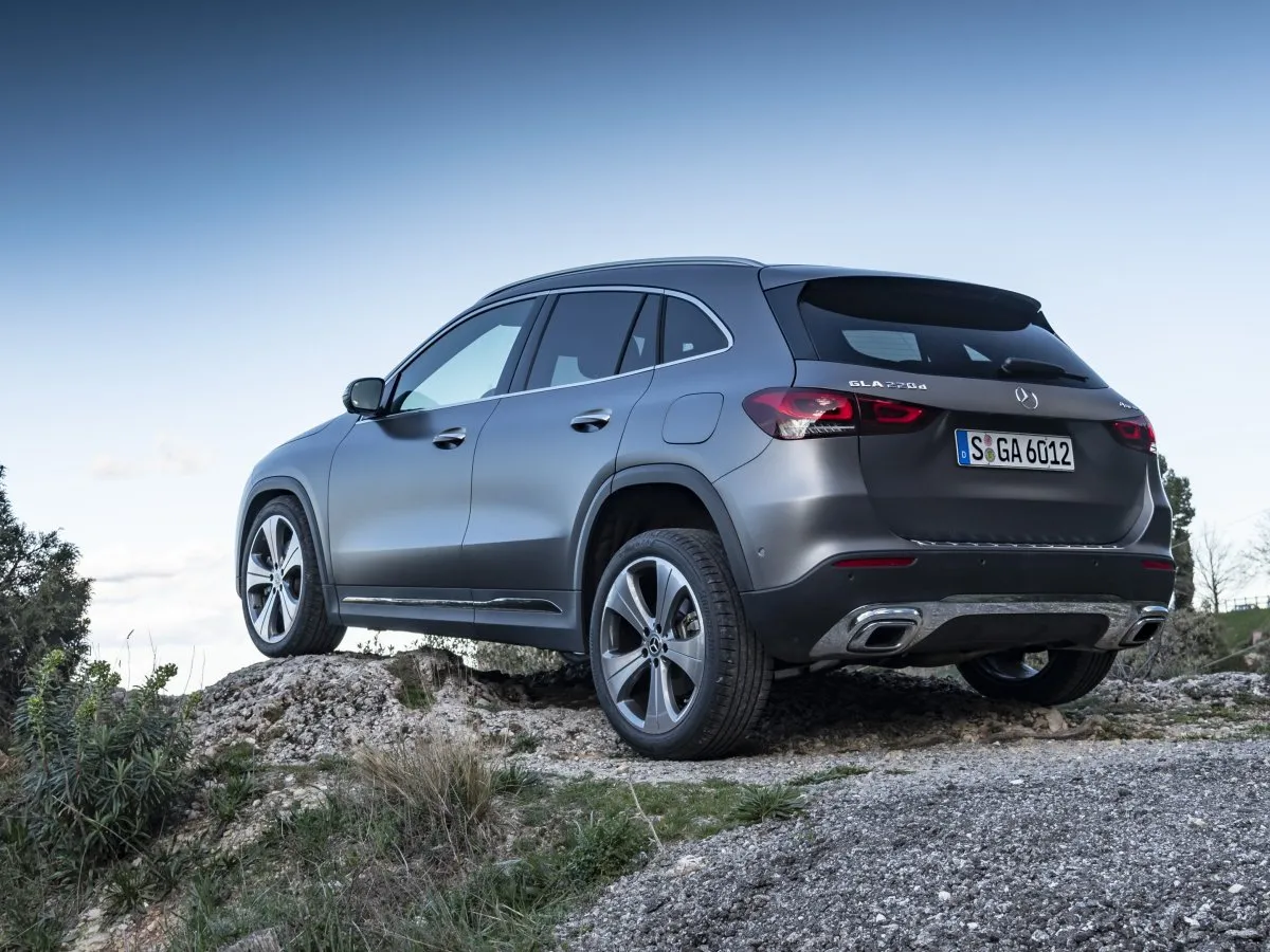 Mercedes-Benz GLA Dreiviertelansicht von hinten