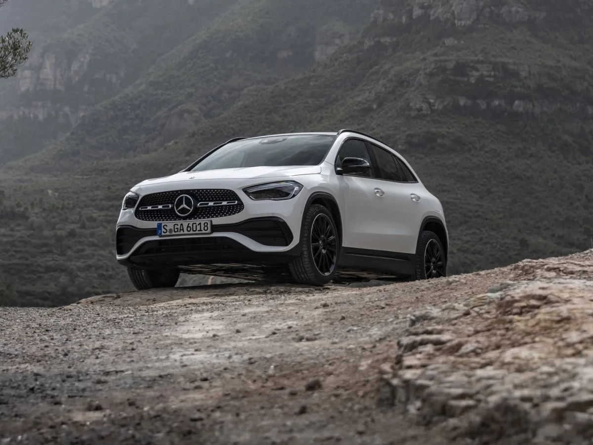 Mercedes-Benz GLA in Weiß