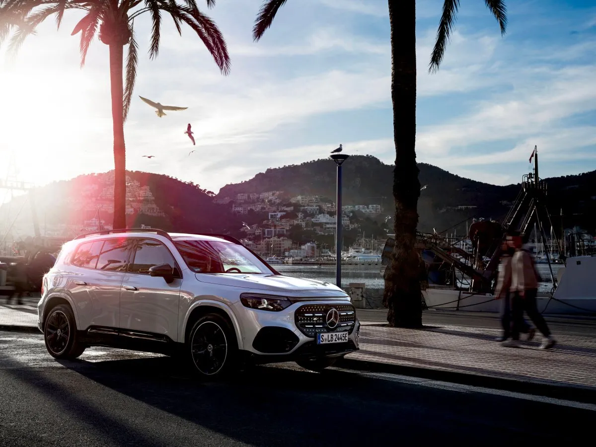 Mercedes-Benz GLB na pobreží