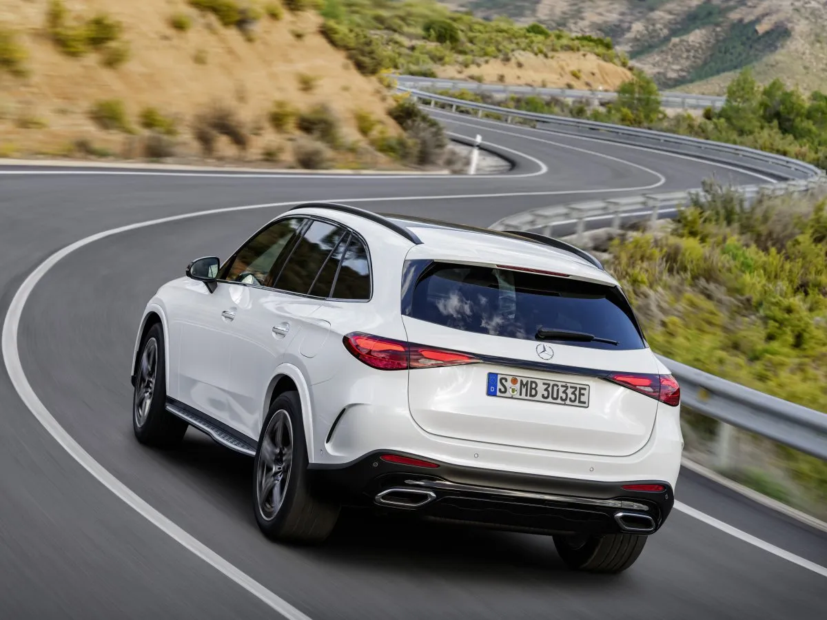 Mercedes-Benz GLC in der Kurve, Heckansicht