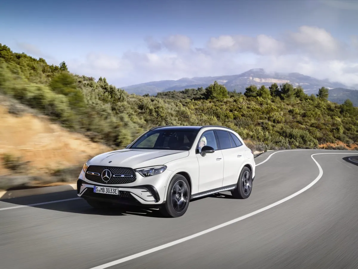 Mercedes-Benz GLC auf einer Bergstraße