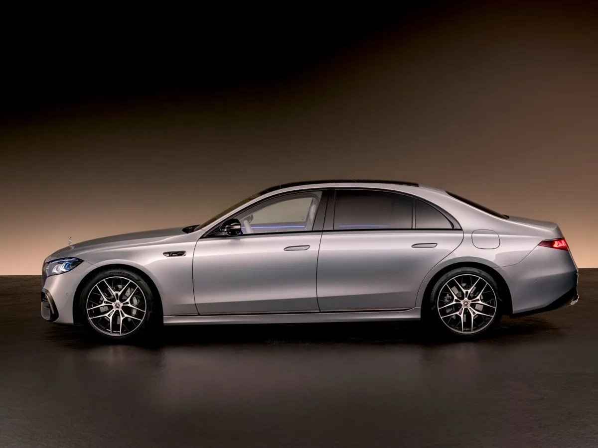 Mercedes-Benz Trieda S zboku