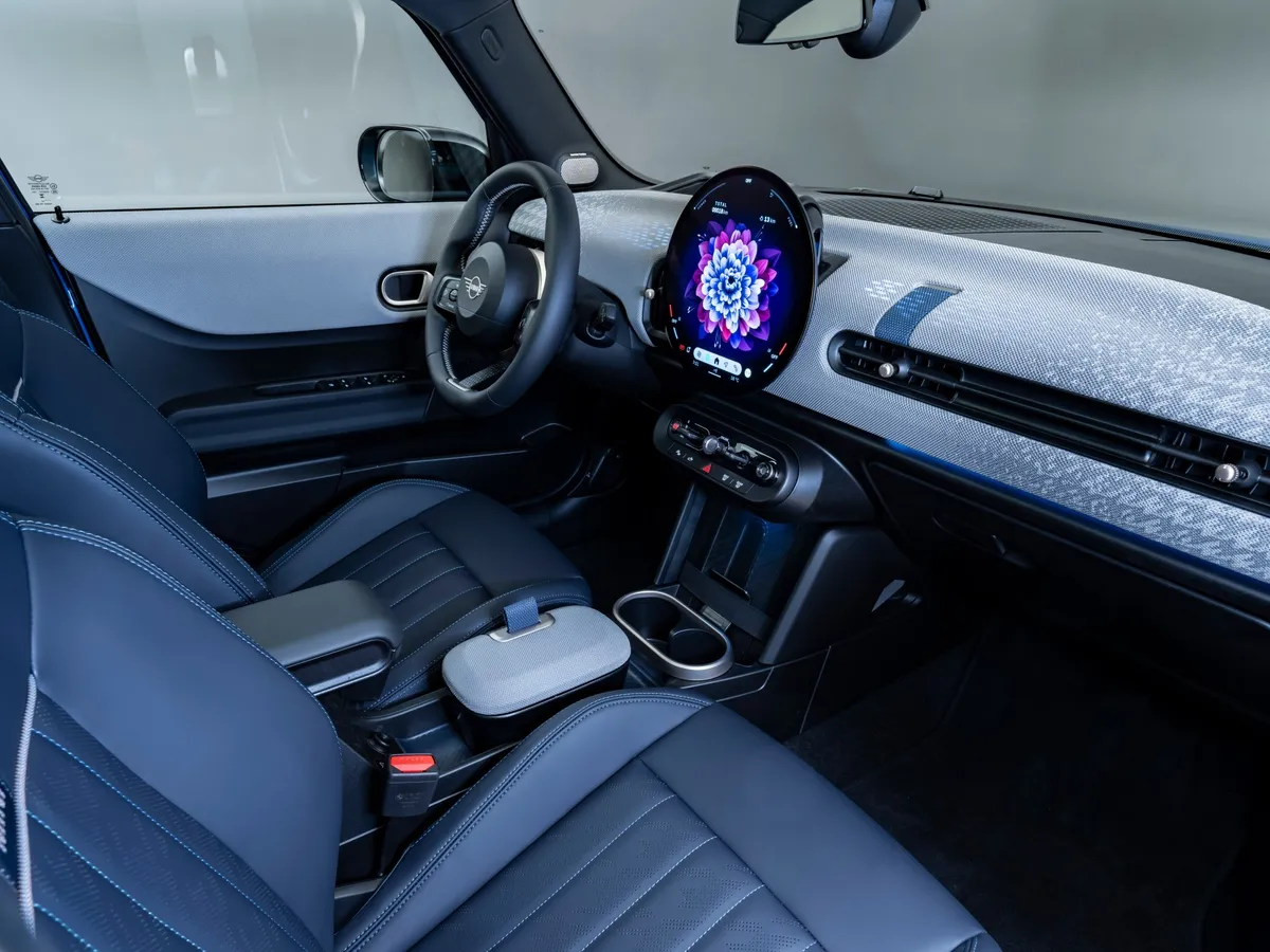 MINI Cooper interiér, prístrojová doska