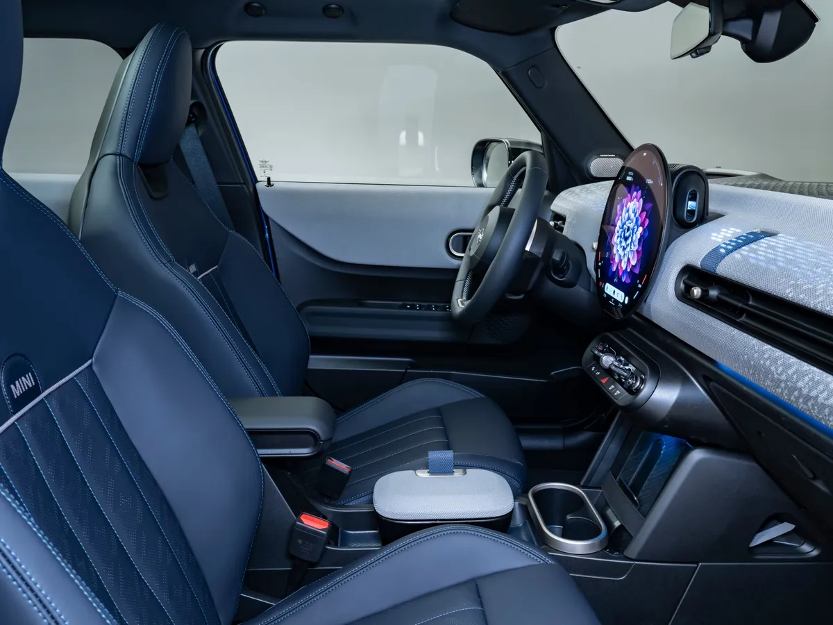 MINI Cooper kabína a sedadlá