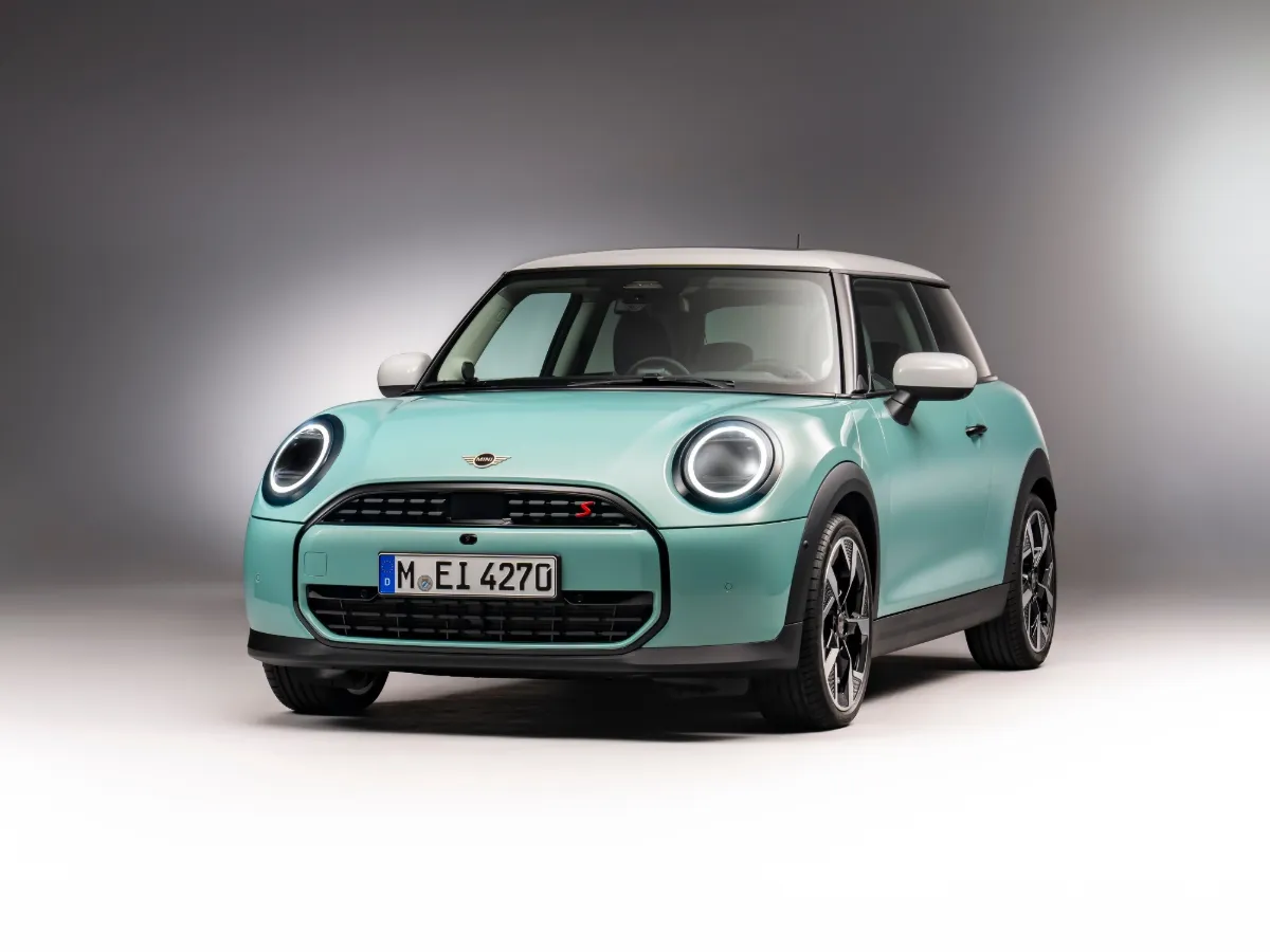 MINI Cooper pohľad spredu, okrúhle LED svetlomety
