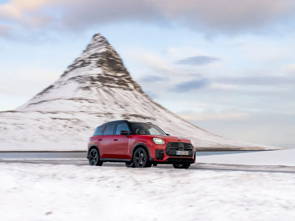MINI Countryman in winterlicher Landschaft