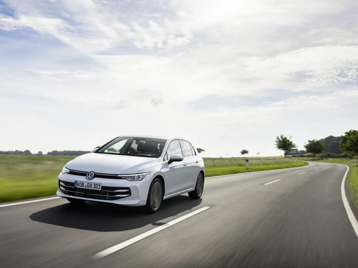 Prenájom Volkswagen Golf 1,5 eTSI OPF DSG ENERGY