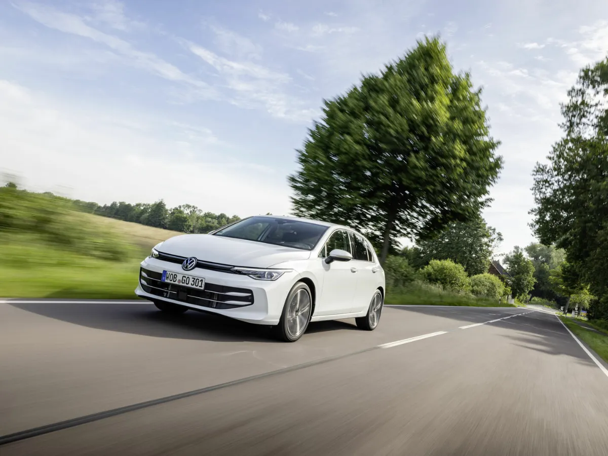 Volkswagen Golf v zákrute