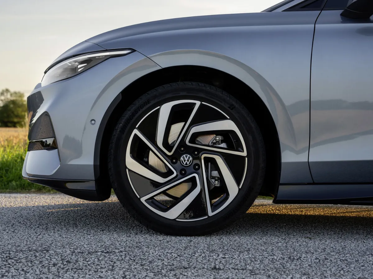 Volkswagen ID.7 Tourer disk kolesa a bočná línia