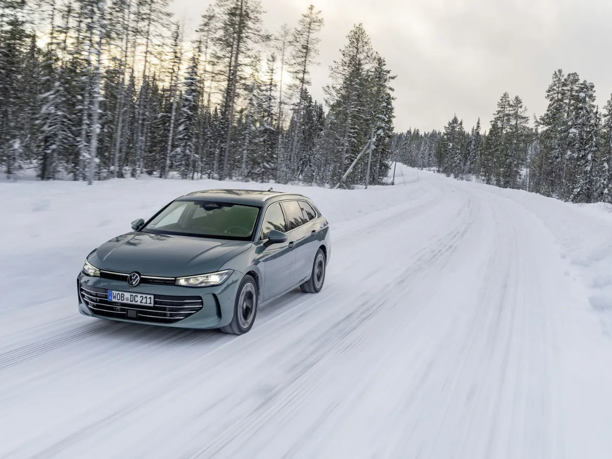 Volkswagen Passat Variant havas úton