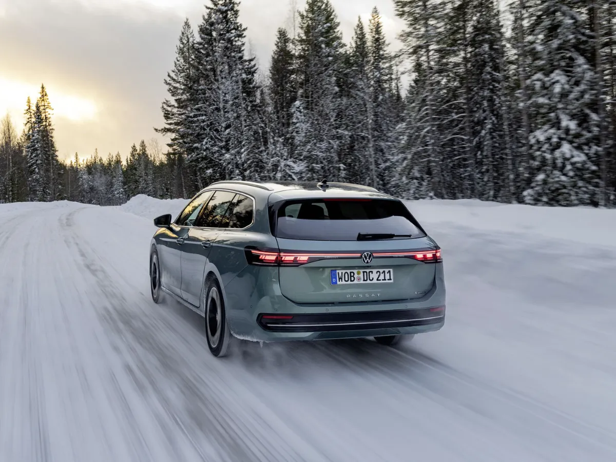 Volkswagen Passat Variant 1,5 eTSI OPF DSG Business bérlés