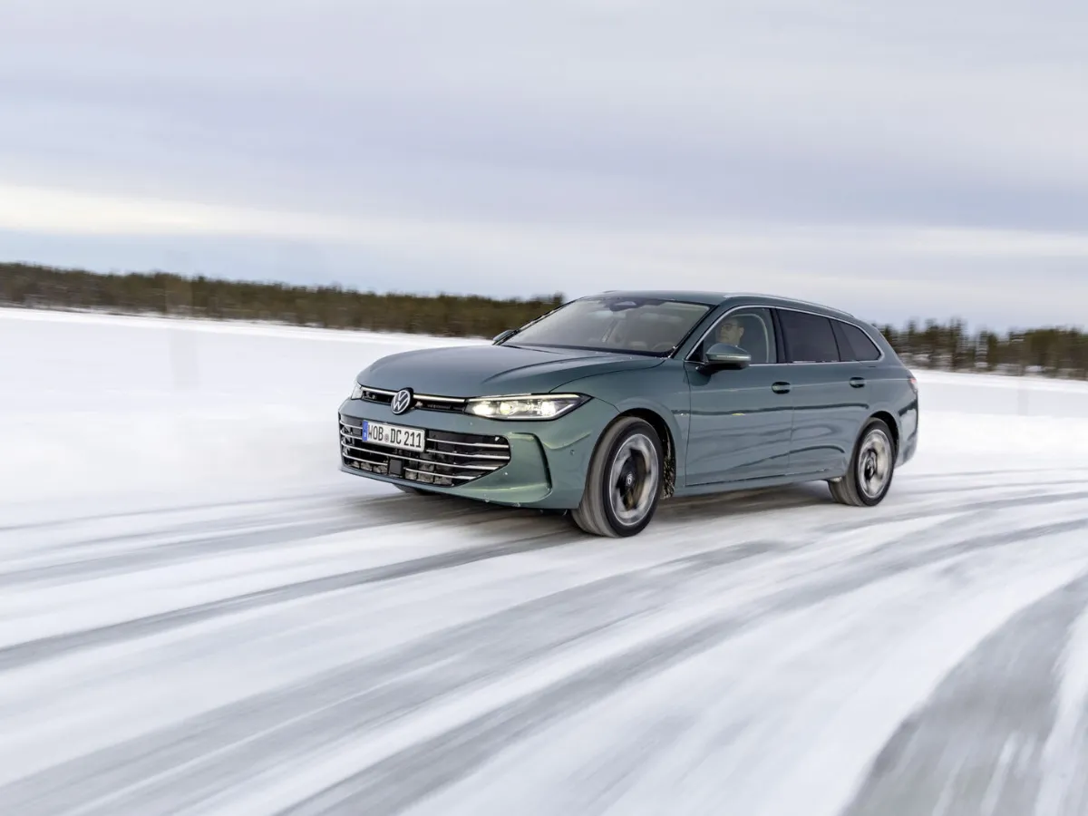 Volkswagen Passat Variant jeges tavon