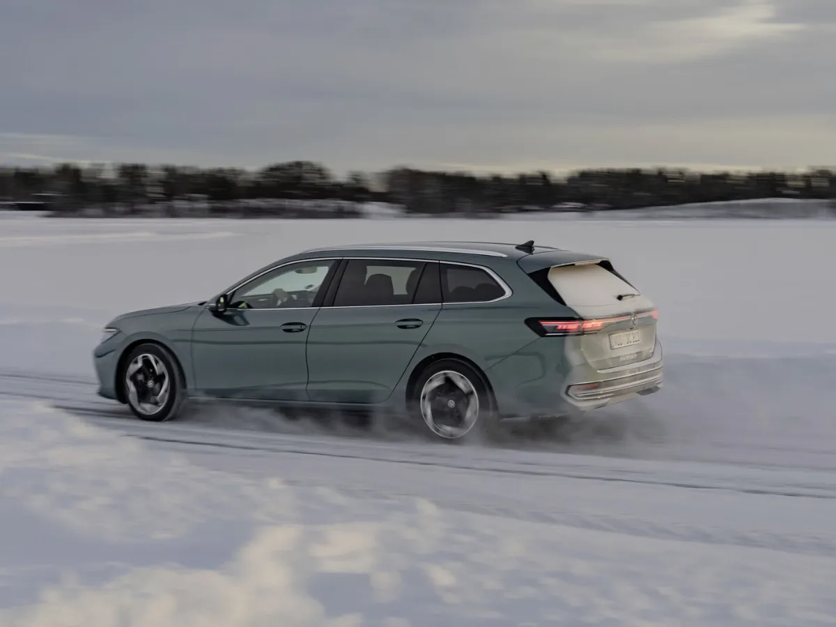 Volkswagen Passat Variant oldalnézet