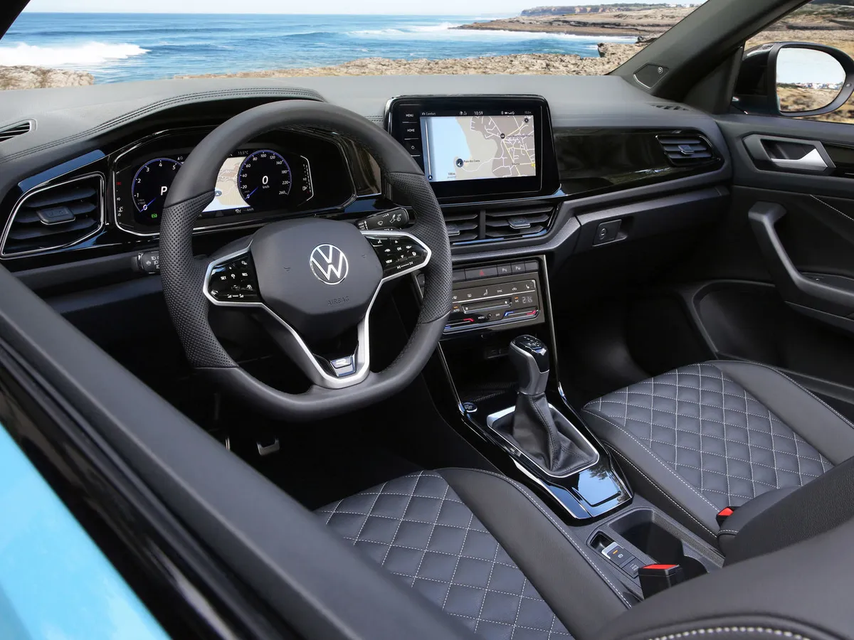 Volkswagen T-Roc Cabrio interior, dashboard