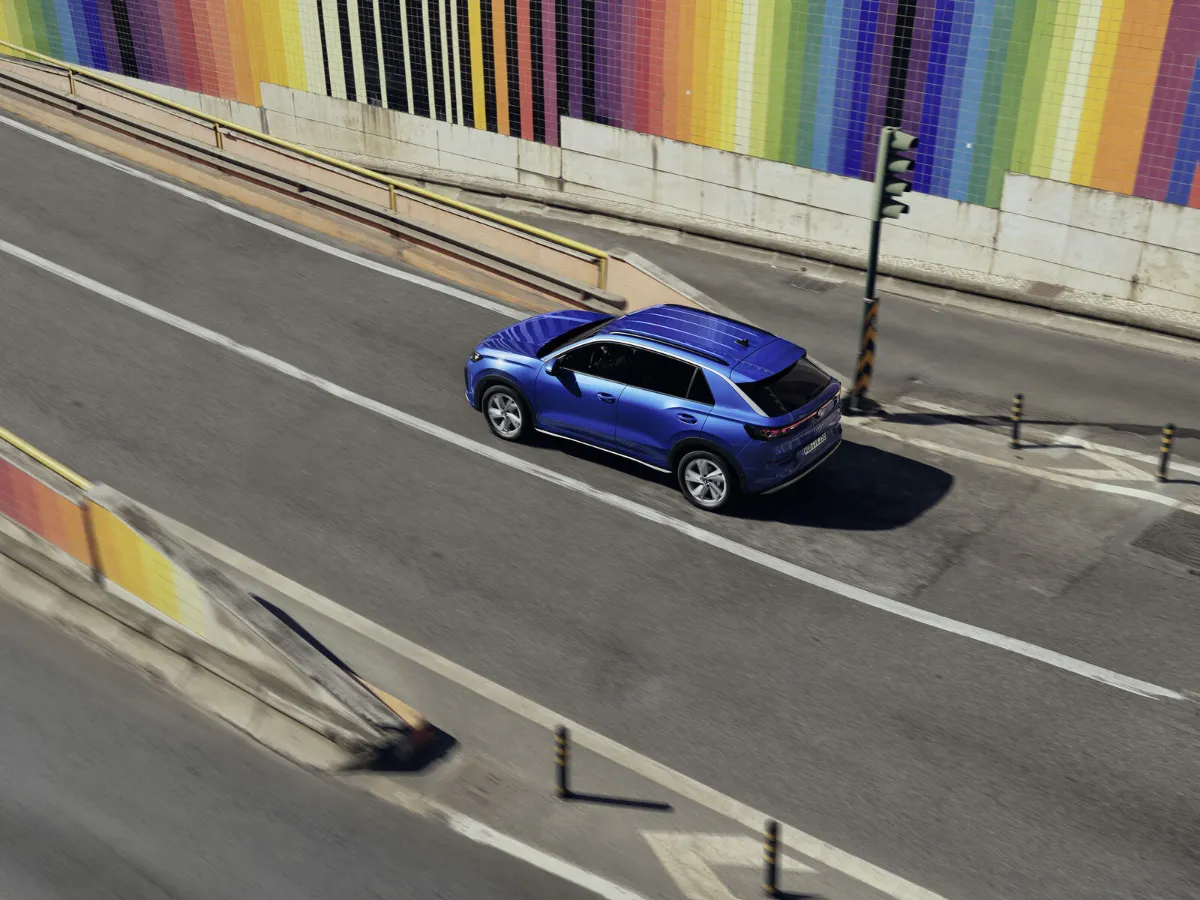 Volkswagen T-Roc in einer Kurve