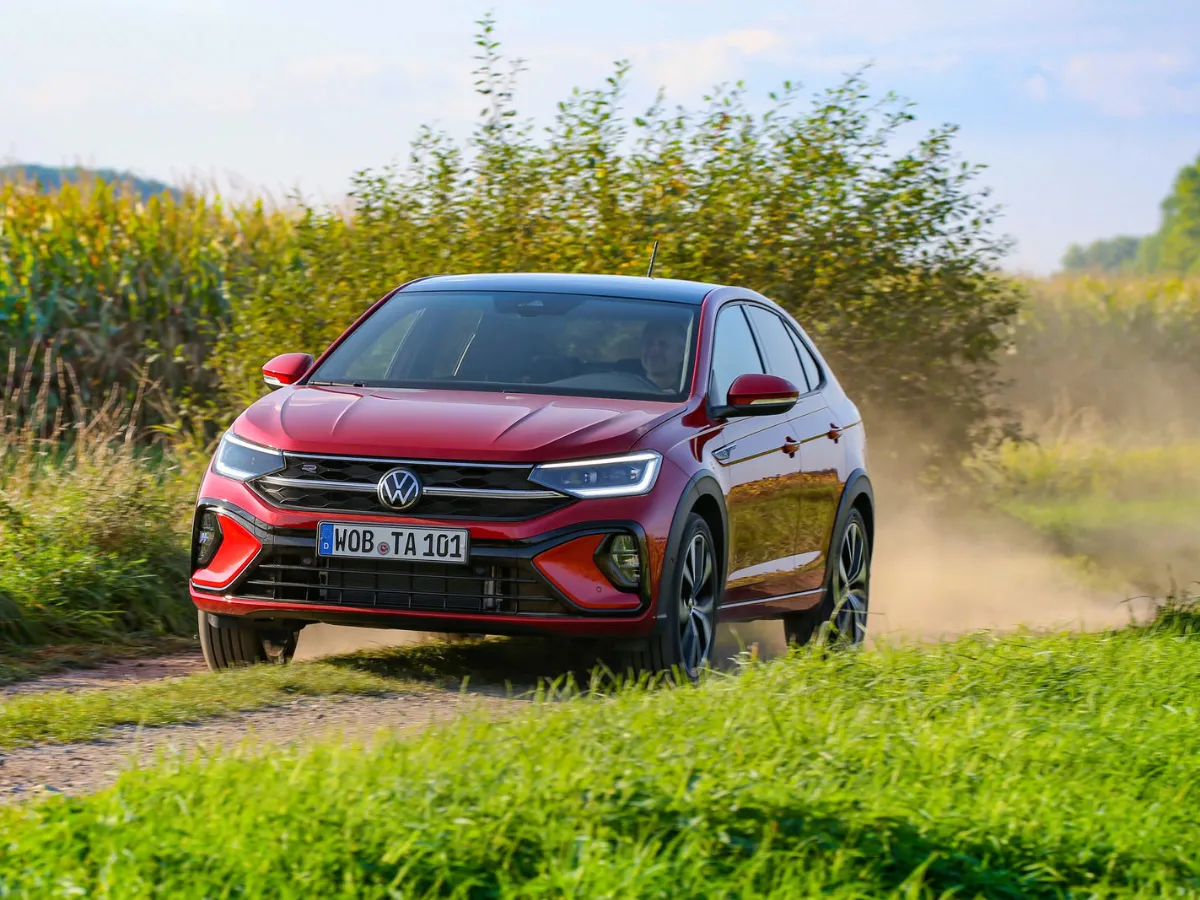 Volkswagen Taigo na poľnej ceste