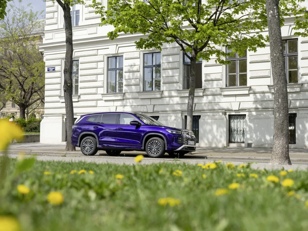 Volkswagen Tayron on a city street