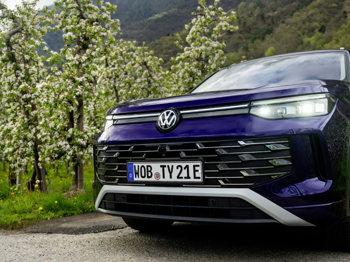 Volkswagen Tayron front view