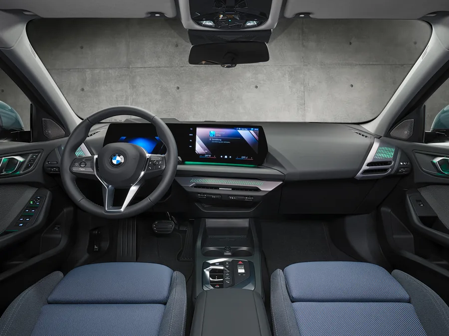 Prístrojový panel BMW radu 1, digitálne displeje