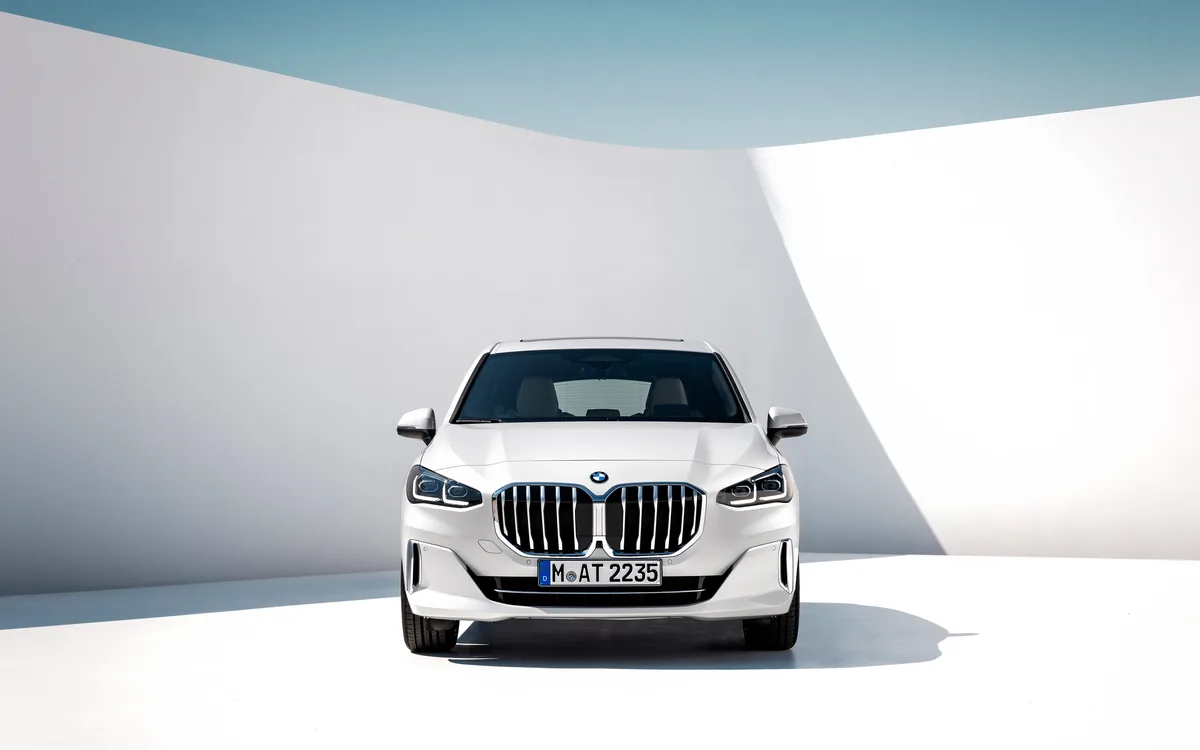 BMW 218i Active Tourer – elölnézet