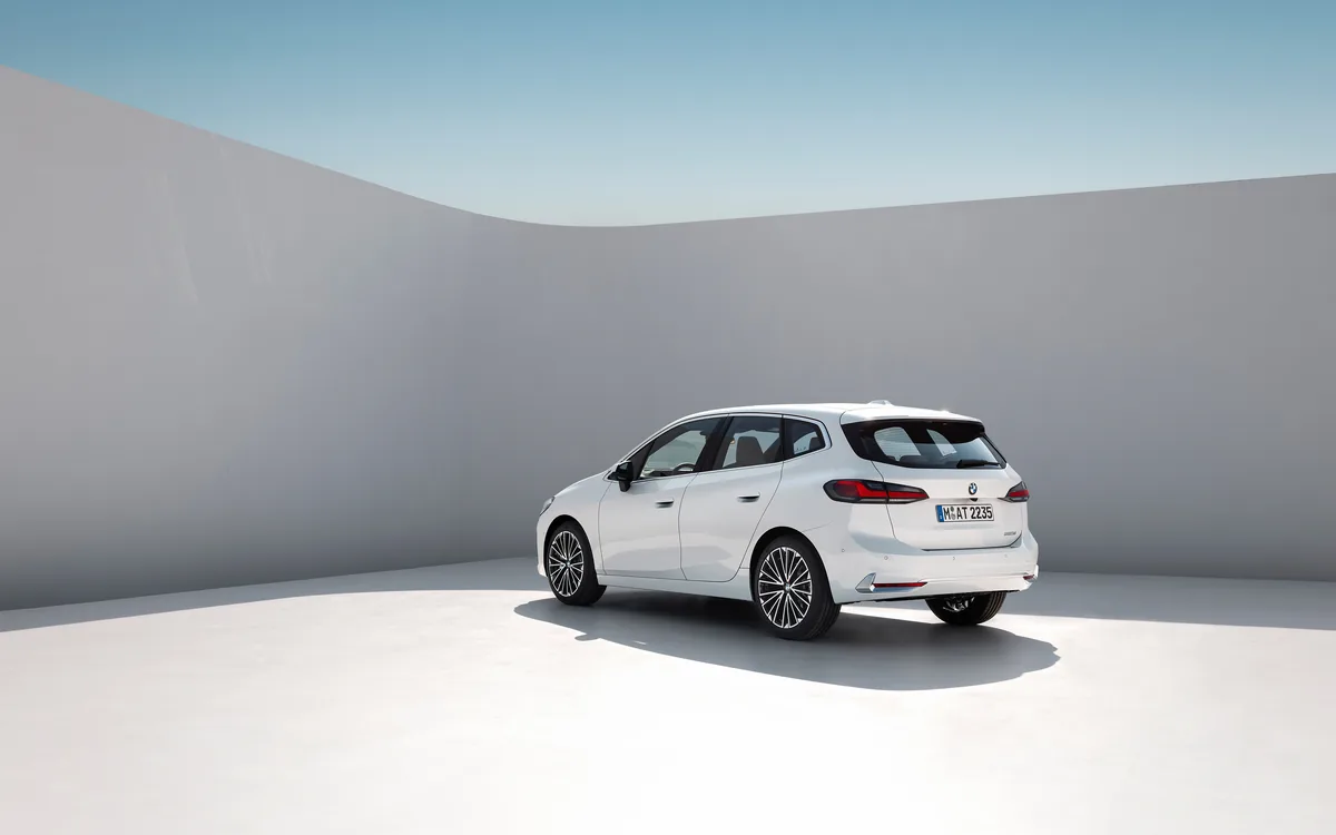 BMW 220d Active Tourer elölnézet