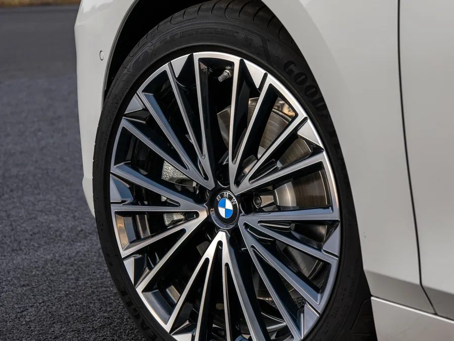 BMW 2-es Active Tourer könnyűfém keréktárcsa