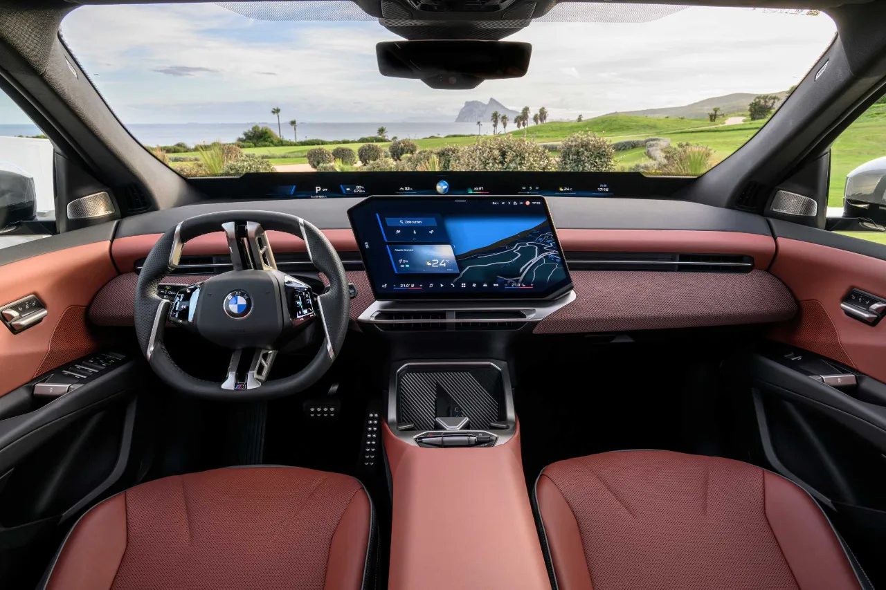 BMW iX3 Innenraum – Panoramic iDrive Display