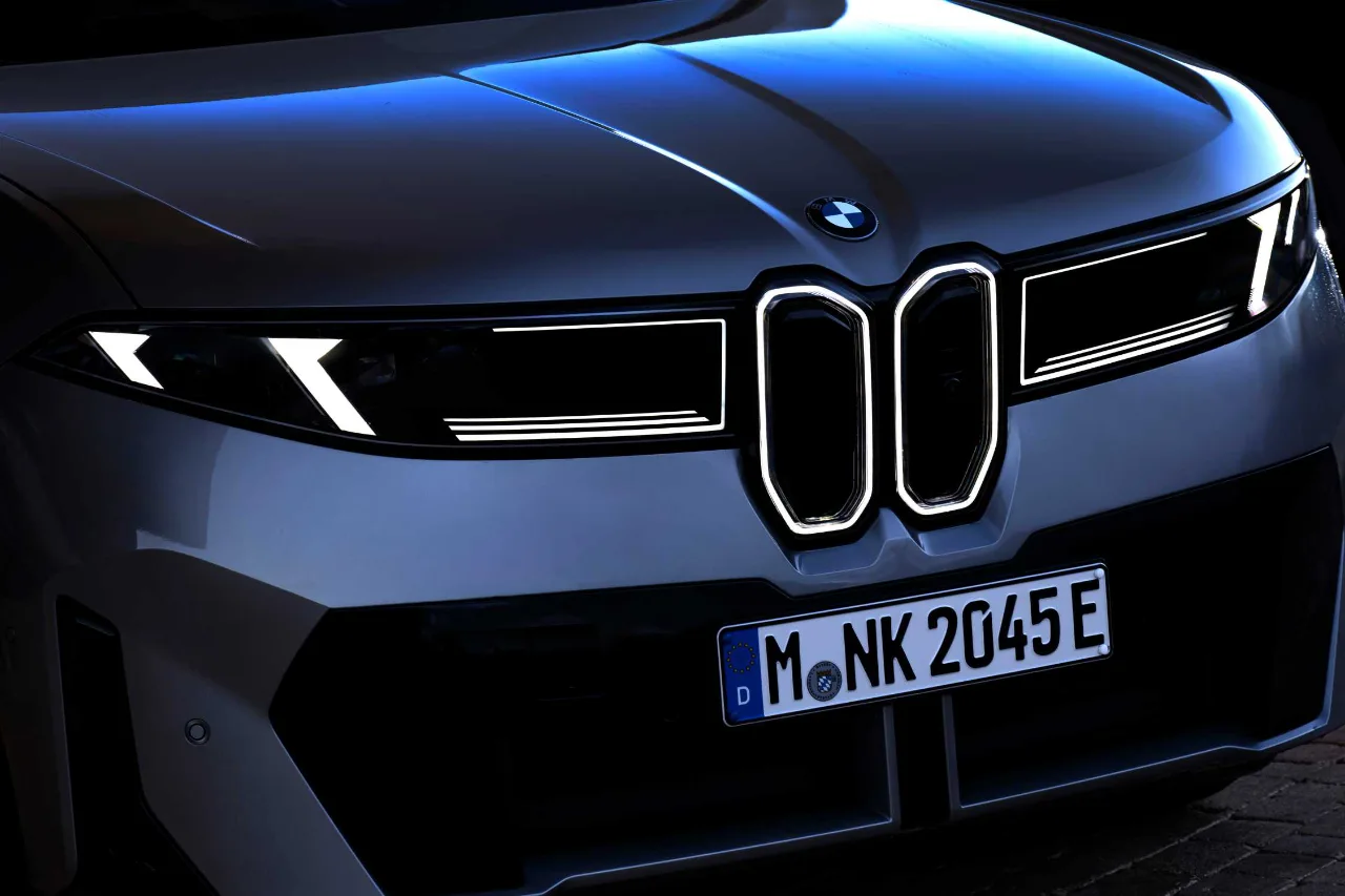 BMW iX3 leuchtende Iconic Glow Niere