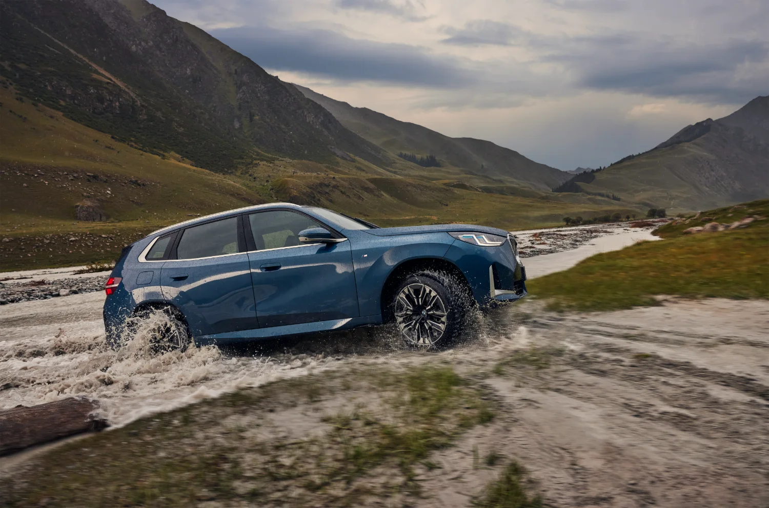 BMW X3 külső – oldalnézet, új G45 formanyelv
