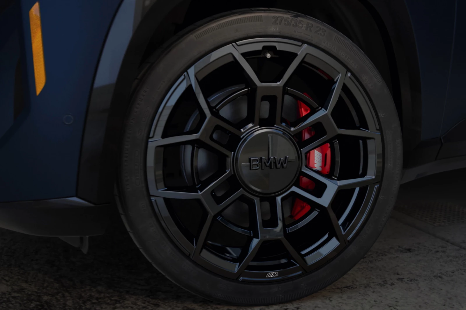 BMW XM disky z ľahkej zliatiny M, červené brzdové strmene